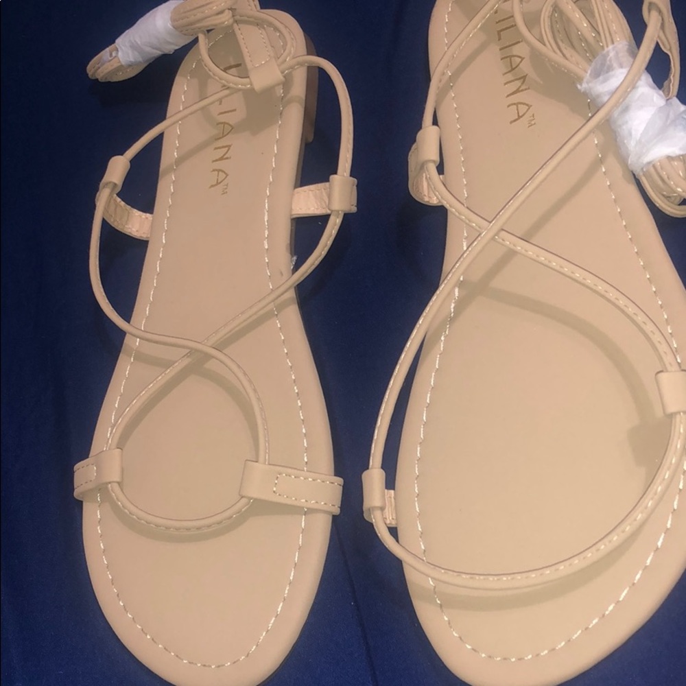 Lace up Gladiator sandles never worn really cute❤️